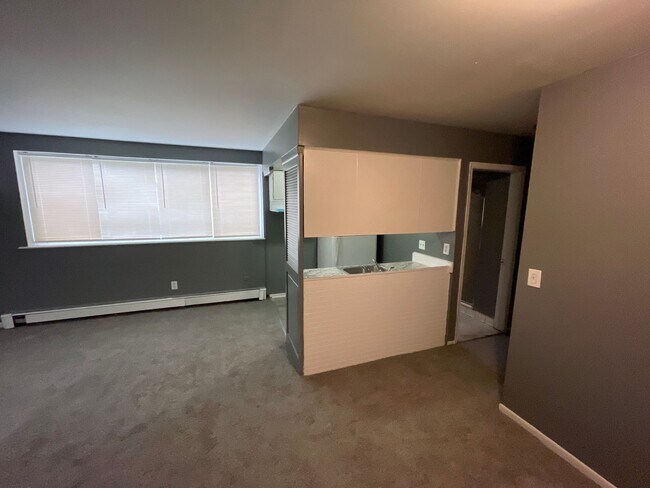 Building Photo - WELCOME HOME!!!!! WATER & HEAT INCLUDED!!!...
