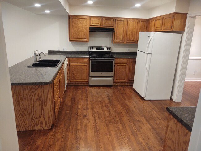 Building Photo - 6656 Beeler Dr