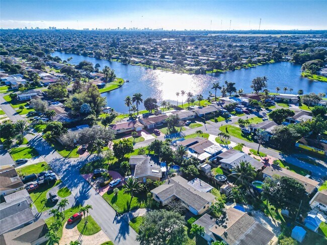 Foto del edificio - 8430 NW 15th Ct