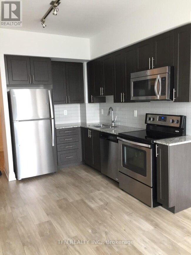 Photo du bâtiment - 7900-7900 Bathurst St