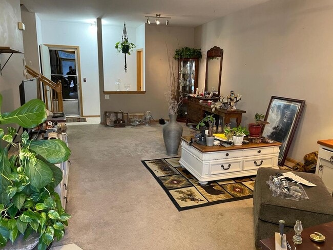 Building Photo - 724 County Line Rd