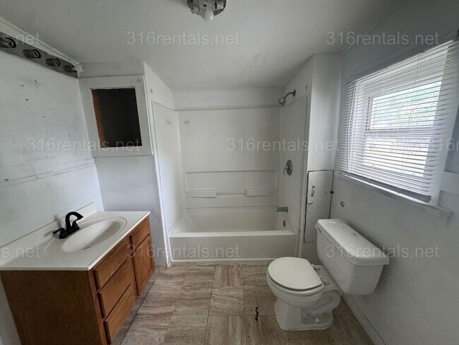 Foto del edificio - $1099 4 bed 1 bath - Single Family home