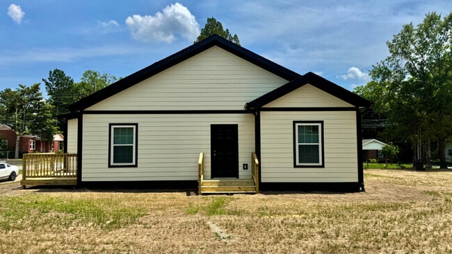 Building Photo - 618 Martin Luther King Jr Dr