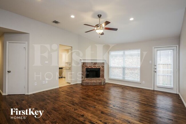 Building Photo - 10901 Braemoor Dr