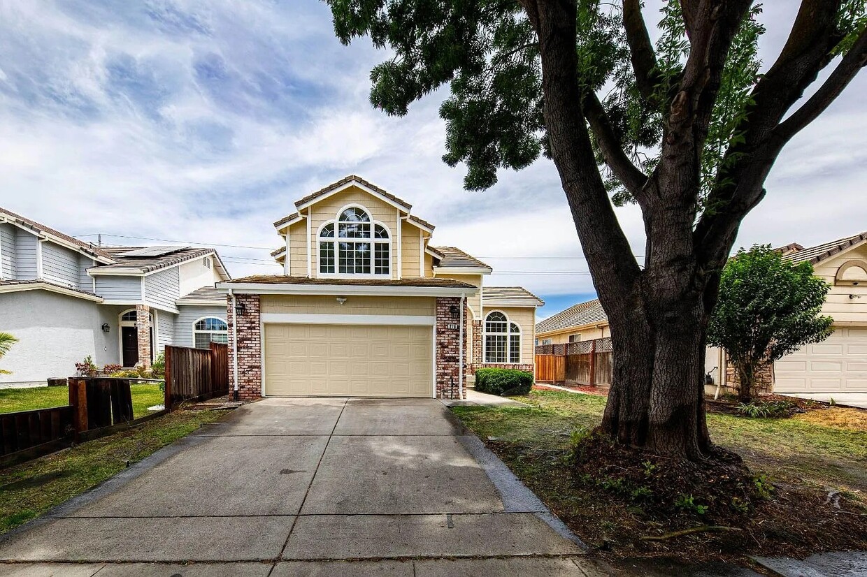 Primary Photo - 270 Camelot Dr