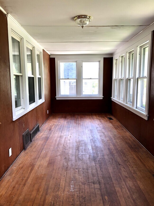 Building Photo - 714 Corice St