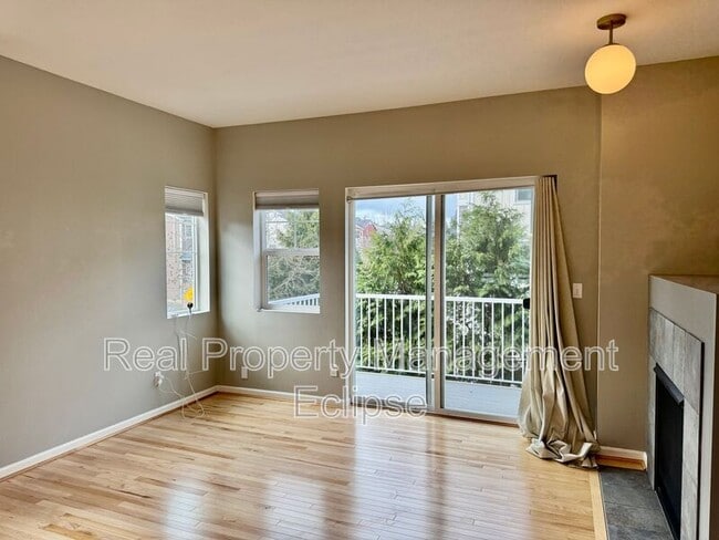 Foto del edificio - 305 127th St SE