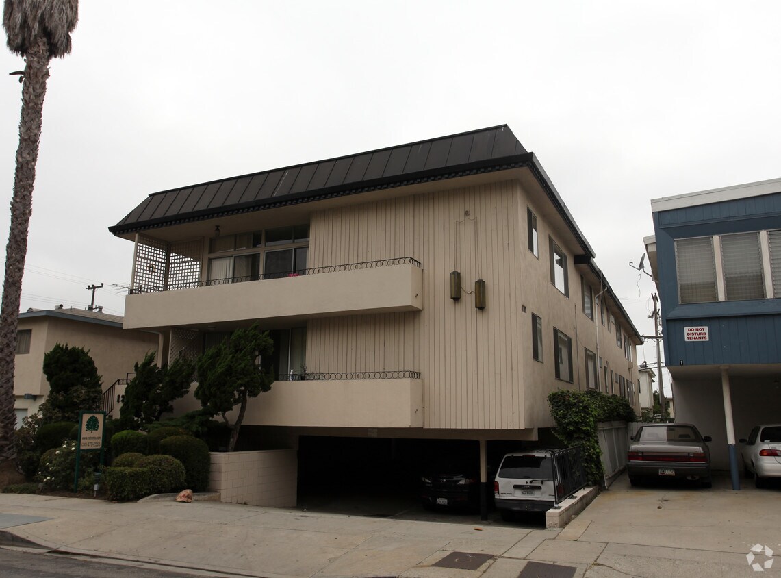 Building Photo - 1251 Armacost Ave