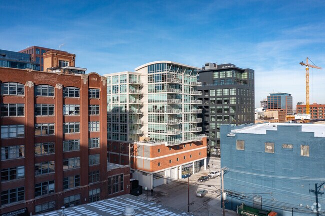 Building Photo - 909 West Washington Condos