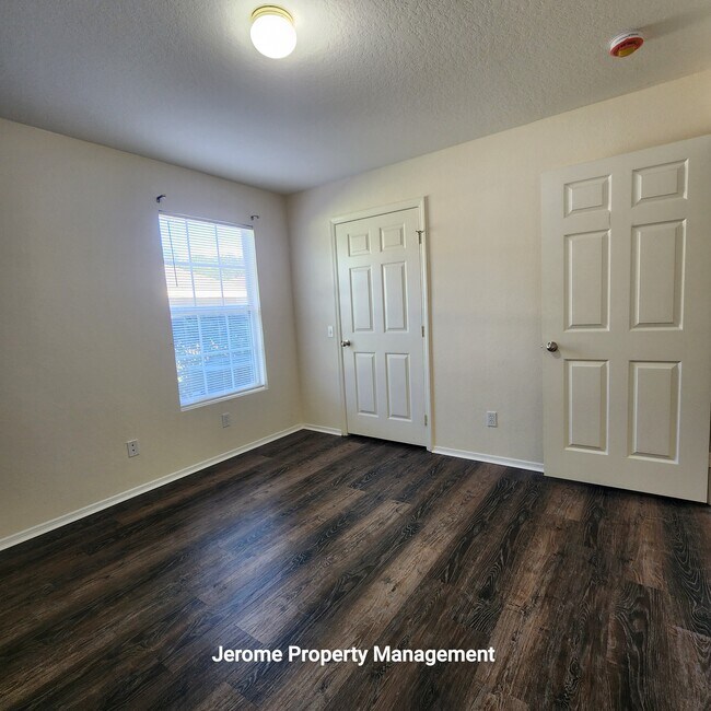 Foto del edificio - 36243 Lake Chase Blvd