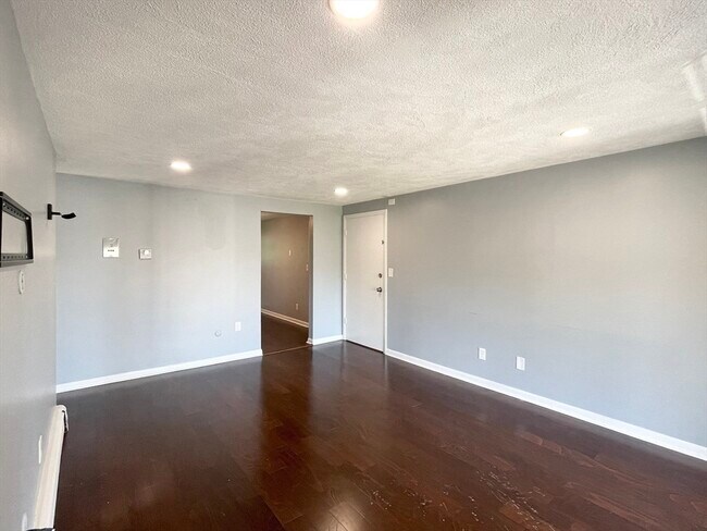 Foto del edificio - 4 Woodcrest Ct