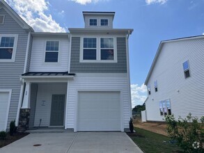 Building Photo - 60 Hyacinth Ln