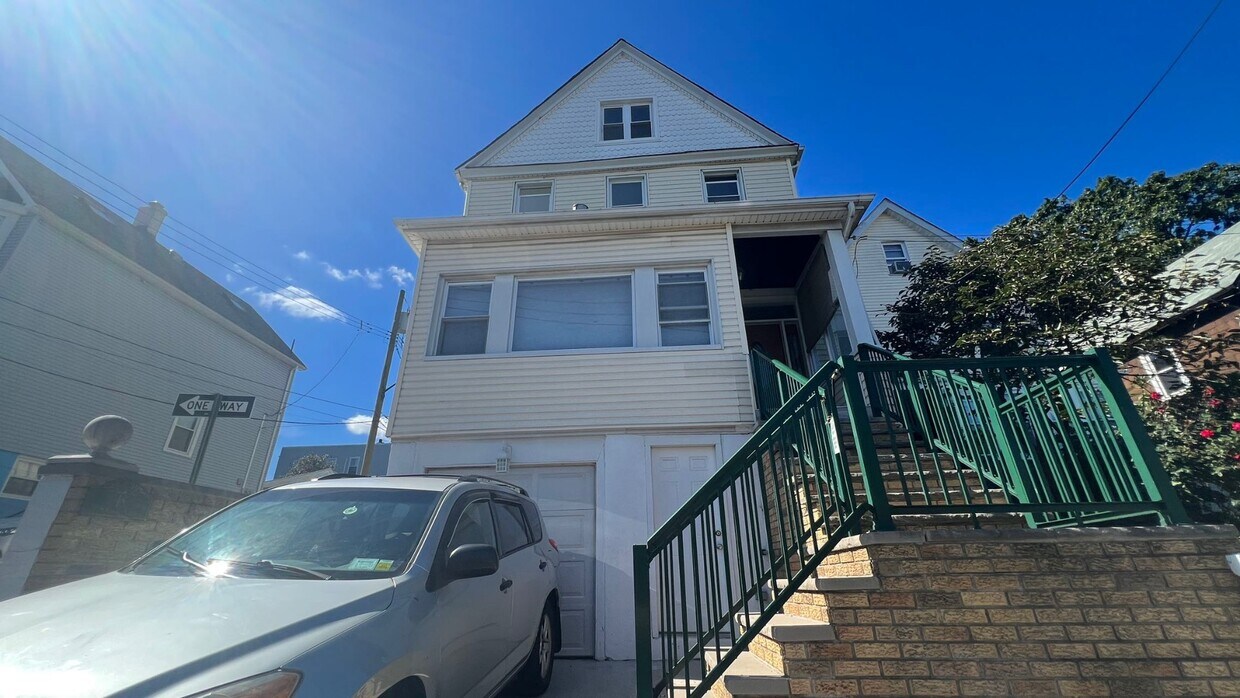 18 Ormond Pl, Staten Island, NY 10305 House Rental in Staten Island