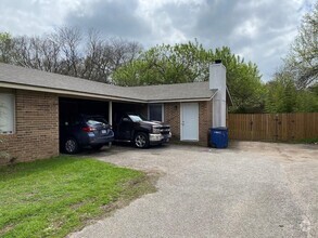 Building Photo - 411 Thelma Dr