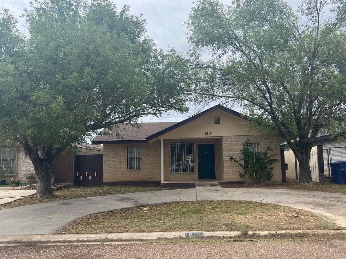 Foto principal - 1616 Jacaranda Ct