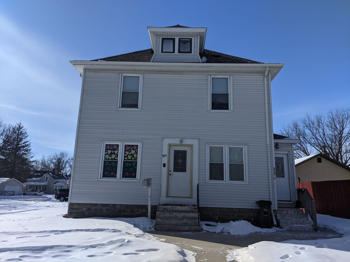 Primary Photo - 626 4th St SE
