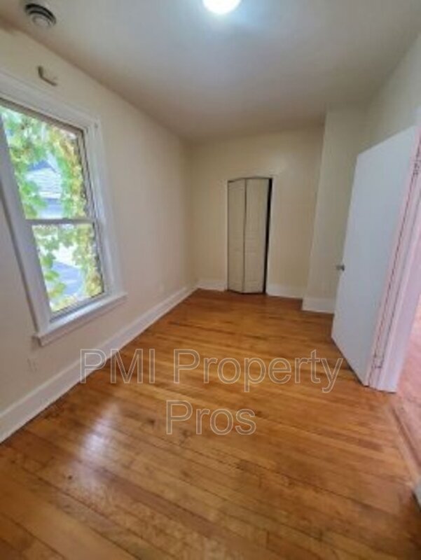 Foto del edificio - 2226 N Holton St