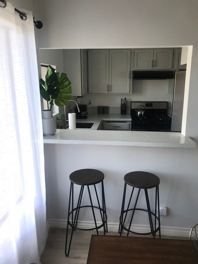 Foto del edificio - 419 E 5th St