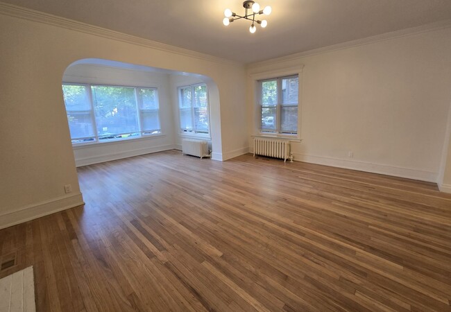 Foto del edificio - South Rogers Park – Sprawling 4-Bedroom / ...