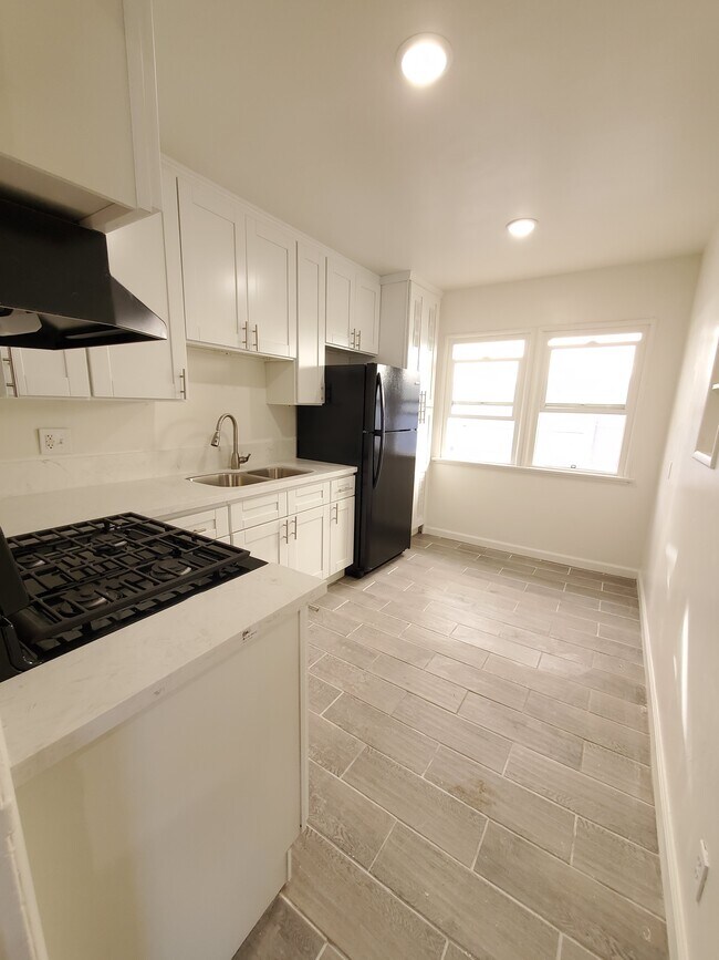 Foto del edificio - 1059 S Norton Ave