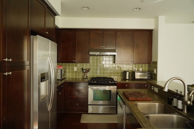 Kitchen - 951 N Sunrise Ln