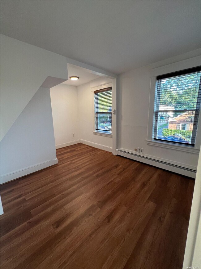 Building Photo - 51 Elm St
