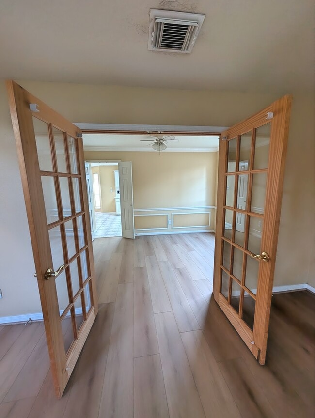 Building Photo - 18927 Hikers Trail Dr