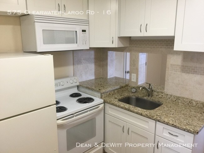 Foto del edificio - 575 Clearwater Largo Rd