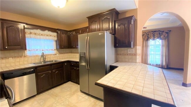 Building Photo - 703 Delta Dr