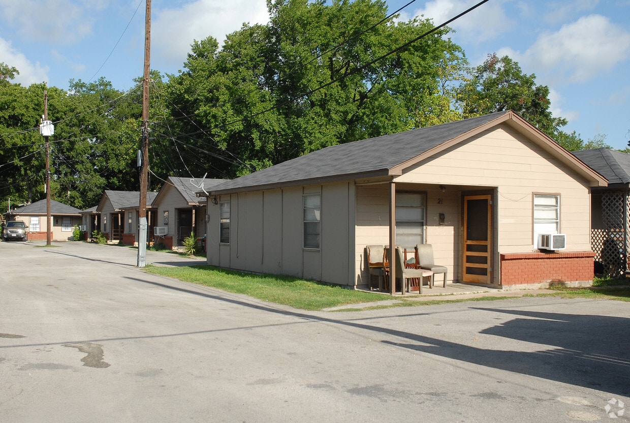 4121 Wipprecht ¡St. - Lavender Oaks