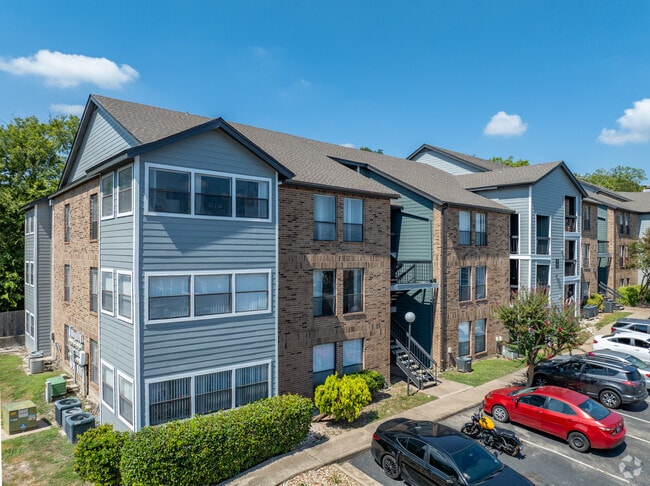 Building Photo - Silver Creek Apartments