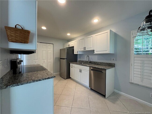 Foto del edificio - 4567 SE Murray Cove Cir