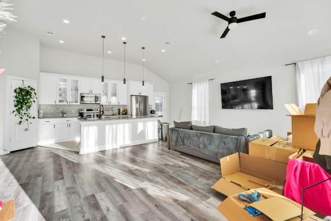 Building Photo - 4621 Collins Ave