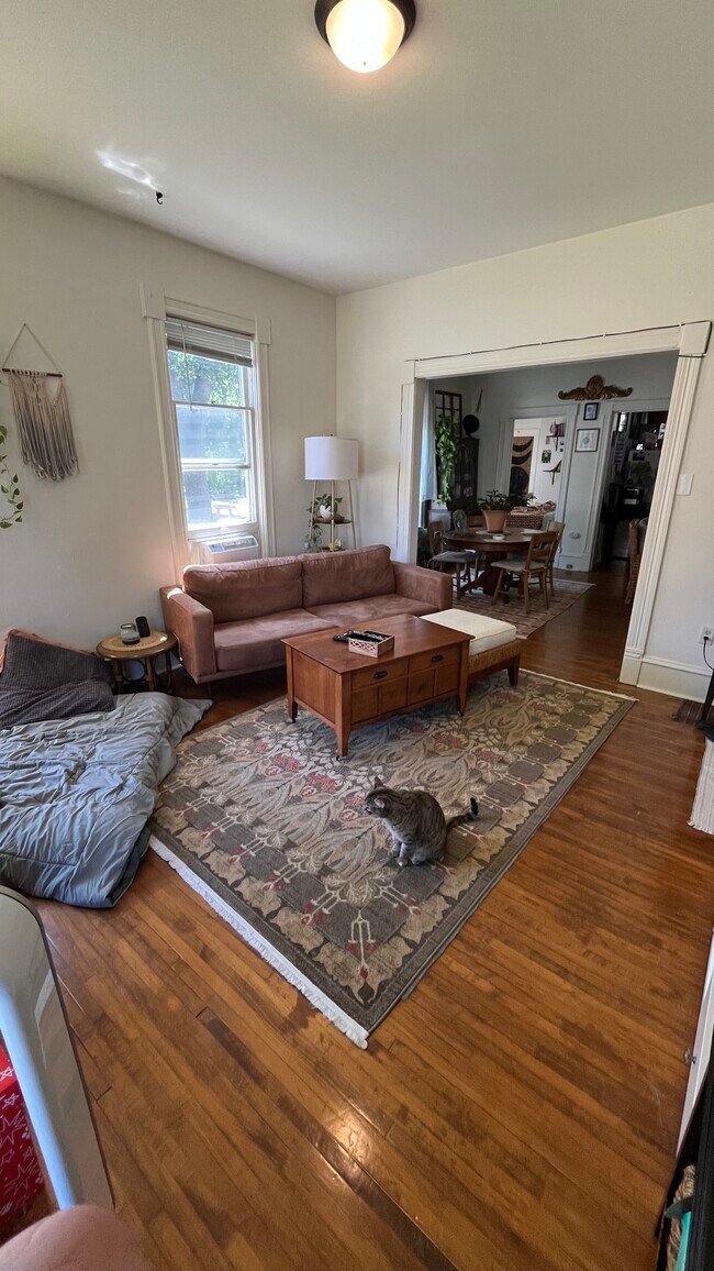 Foto del edificio - 726 24th Ave NE