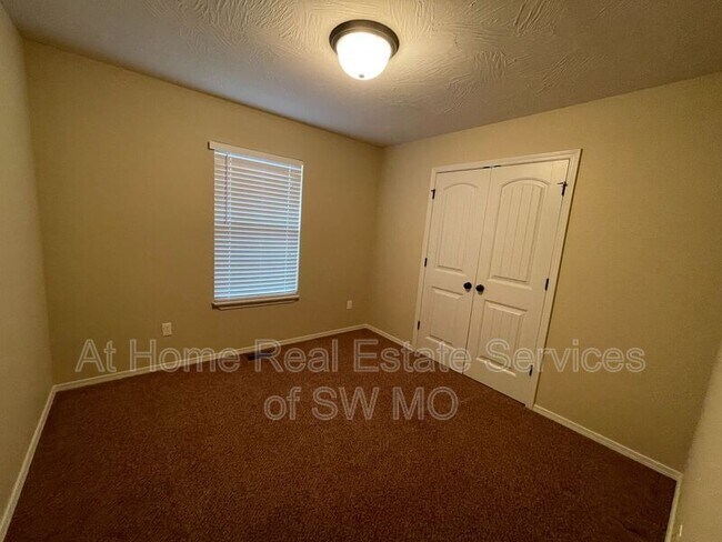 Foto del edificio - 3137 W Golden Valley