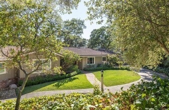 Building Photo - 50 Oakcrest Ct