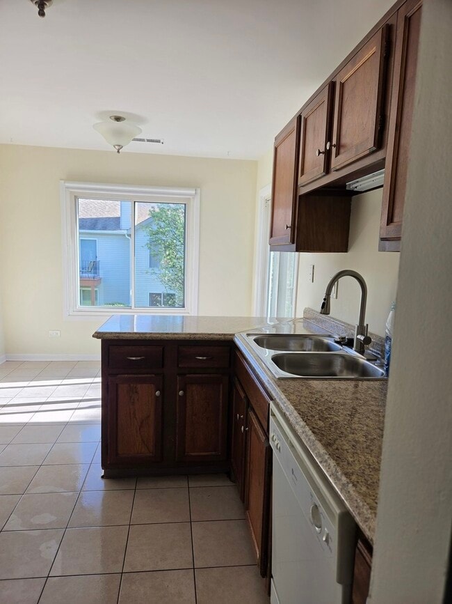 Building Photo - 7030 Park Ln Ct