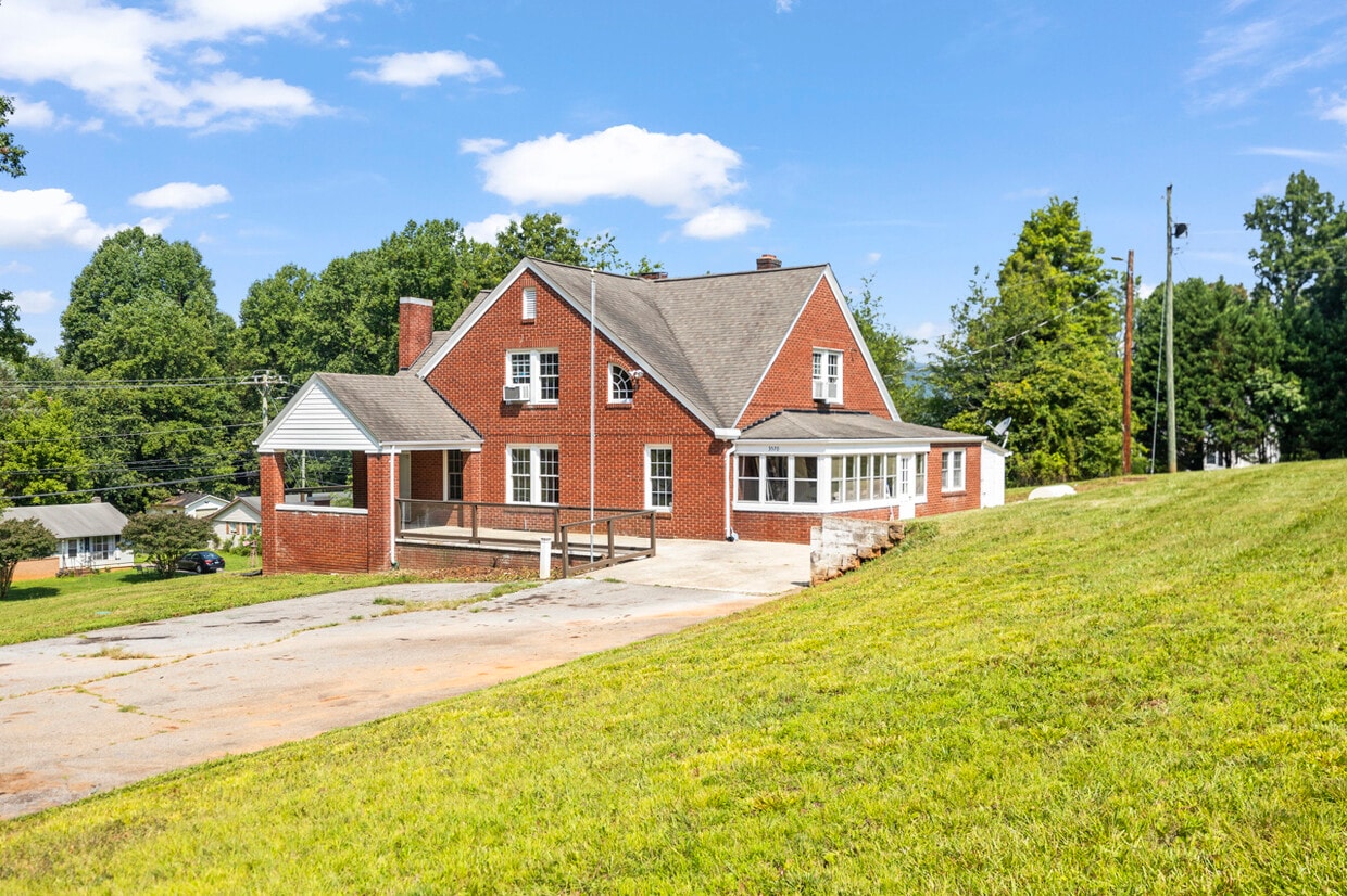 Primary Photo - 3570 N NC Highway 16