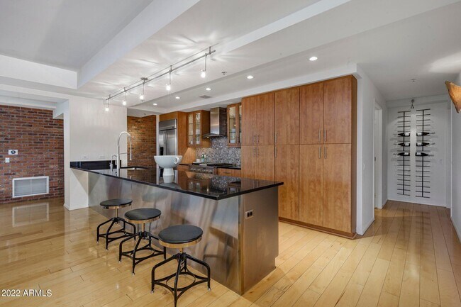 Building Photo - 7141 E Rancho Vista Dr