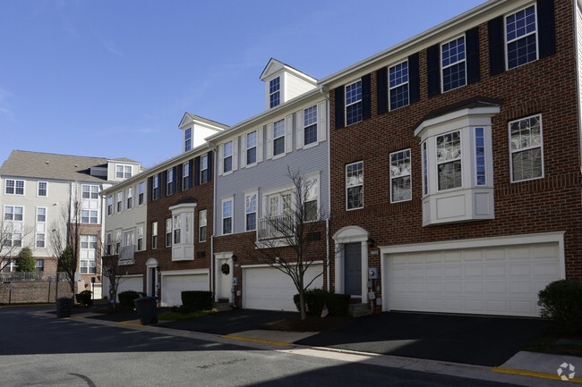 Building Photo - High Pointe at Jefferson Park