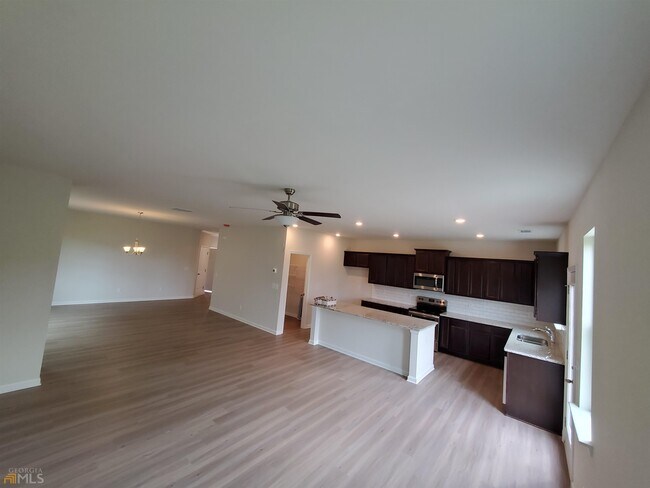 Foto del edificio - 5008 Fawnwood Dr