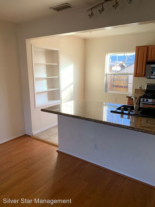 Foto del edificio - 6614 Camellia Ave