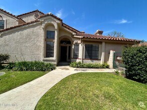 Building Photo - 408 Country Club Dr