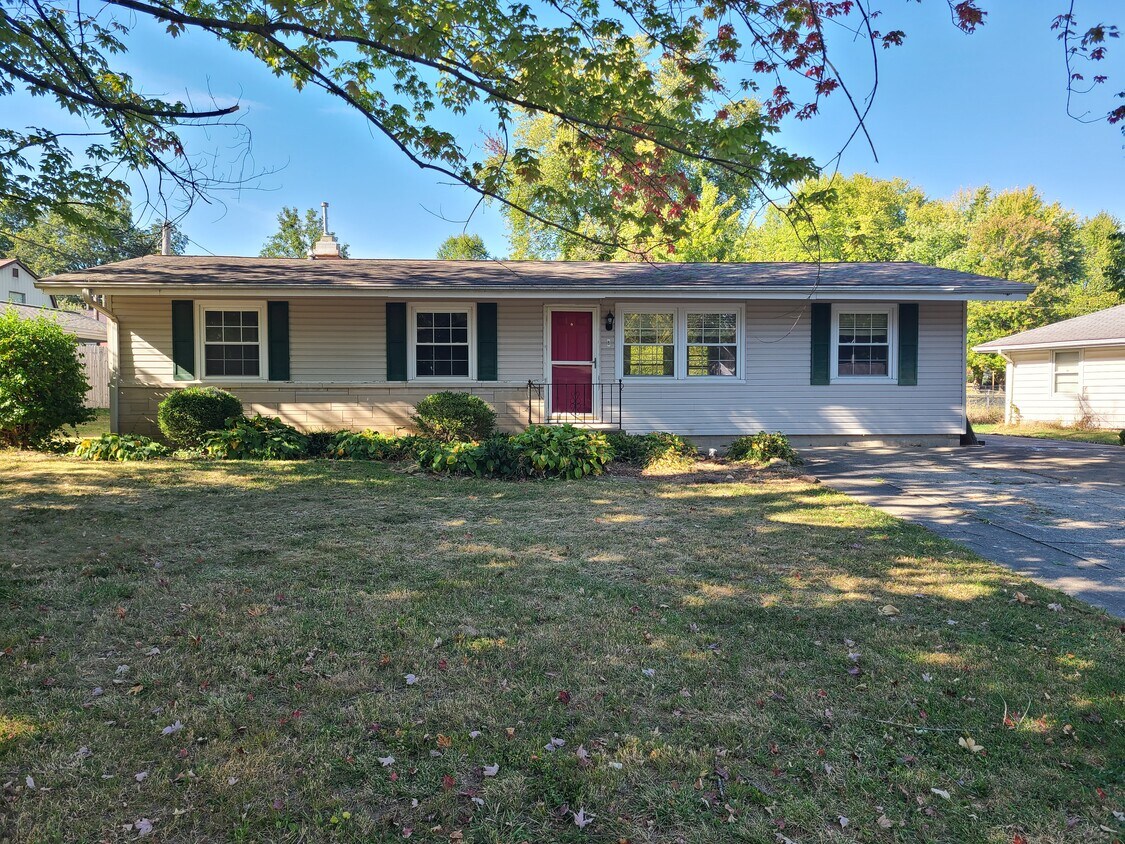 8 Lynwood Dr, Washington, IN 47501 House Rental in Washington, IN