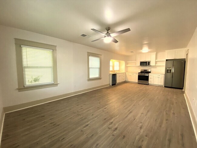 Foto del edificio - 2177 Weston Way