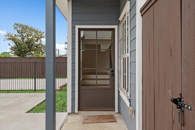 Foto del edificio - 2202 Lynnfield St