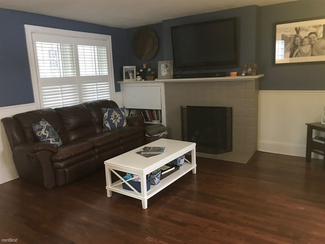 Primary Photo - 4 br, 2.5 bath House - 517 Roslyn Pl