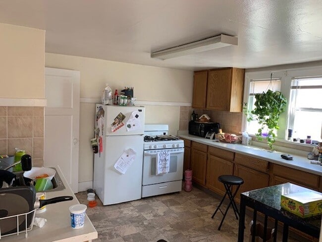 Foto del edificio - 3831 N Frederick Ave