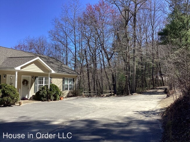 Building Photo - 2 br, 1 bath House - 38 Lone Coyote Ridge ...
