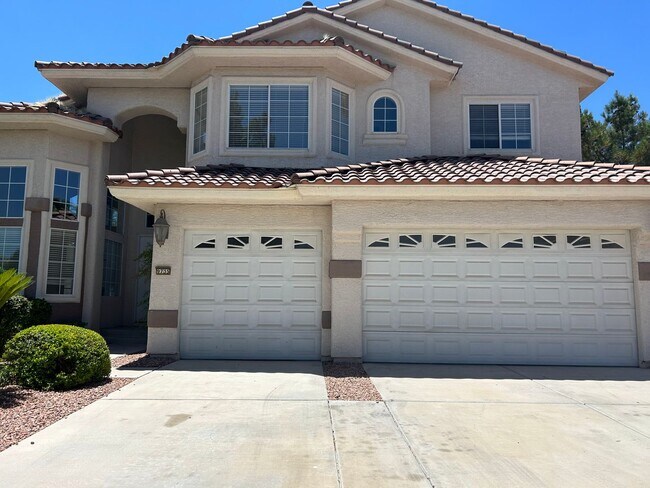 Foto del edificio - 5 BED, 4.5 BATH, 2 STORY HOME!!!